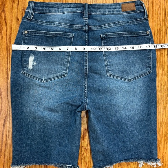 Judy Blue Y2K High Waist Raw Hem Bermuda Denim Blue Jean Shorts women's 11/30 - Picture 12 of 14